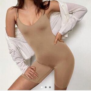 Aritzia | Babaton | Arial Seamless Romper | XS